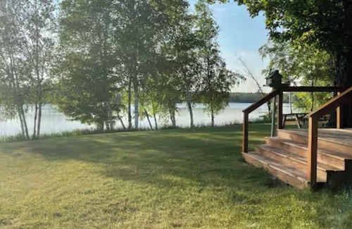 Gladstone Cabin | Charming 2-bedroom cabin with WiFi and AC in Gladstone