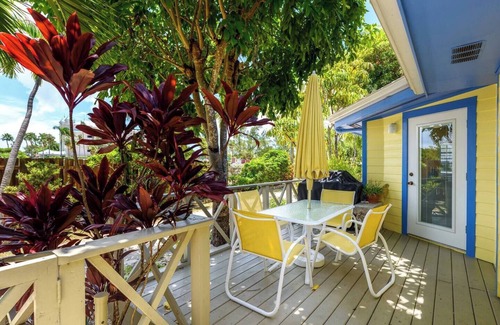 Seven Mile Beach Cottage | Charming 2-bedroom Cayman cottage with AC, WiFi steps from Cemetery Beach