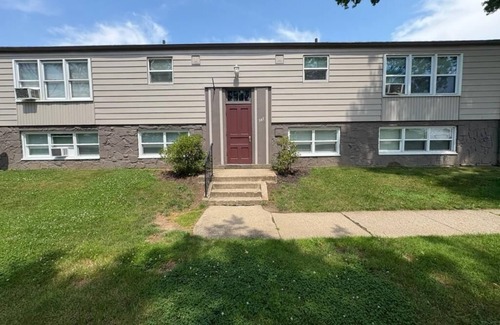 Barberton Apartment | Charming 2-bedroom Corporate Apartment in Barberton with WiFi, AC