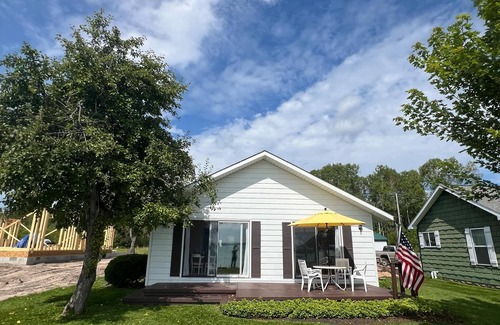 Mullett Lake Cottage | Charming 2-bedroom cottage on Mullett Lake - northwest side!