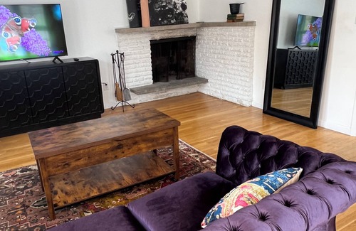 Cortlandt Cottage | Charming 2-bedroom cottage in Cortlandt with WiFi access