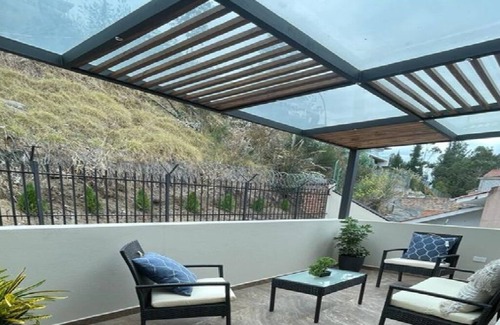 Cuenca Apartment | Charming 2-bedroom corp. apartment in enchanting Cuenca with WiFi CASA COLIBRI