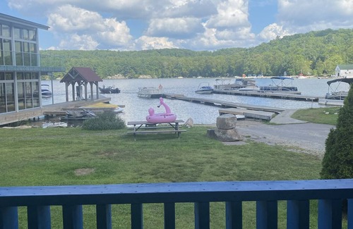 Utterson Cottage | Charming 2-bedroom cottage by the water