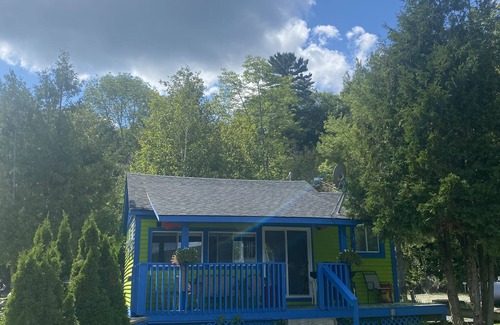 Utterson Cottage | Charming 2-bedroom cottage by the water