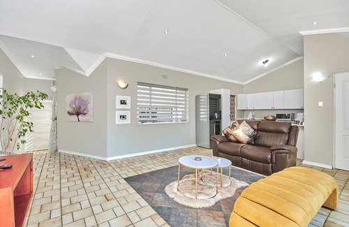 Randpark Ridge Cottage | Charming 2-bedroom cottage in tranquil Randburg with WiFi