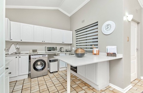 Randpark Ridge Cottage | Charming 2-bedroom cottage in tranquil Randburg with WiFi