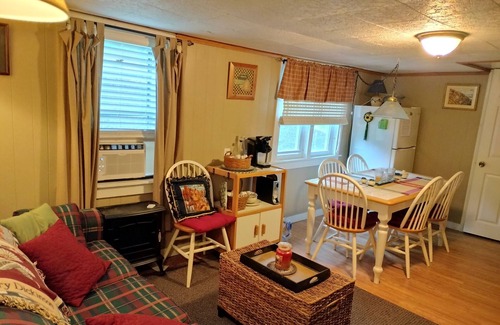Fishertown Cottage | Charming 2-bedroom cottage near Bedford, screened porch deck & private setting