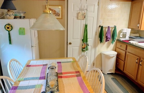 Fishertown Cottage | Charming 2-bedroom cottage near Bedford, screened porch deck & private setting