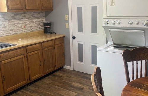 Meador Cottage | Charming 2-bedroom cottage in Matewan with WiFi and AC