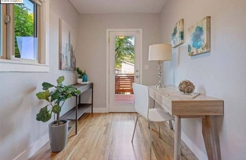 Oakland House | Charming 2-bedroom cottage house with natural outdoor surroundings in the hills
