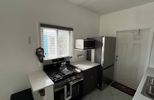 Farmer's Hill Cottage | Charming 2-bedroom cottage in Exuma with AC located next to a 3 mile beach
