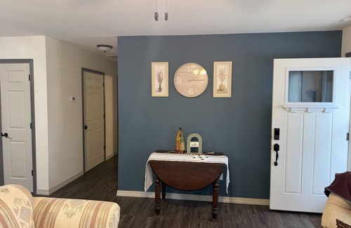 Mansfield House | Charming 2-bedroom duplex with WiFi, AC in marvelous Mansfield