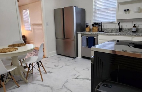 Earlewood House | Charming 2-bedroom duplex home in Historic Earlewood