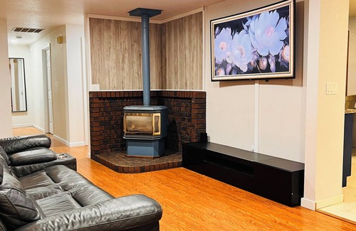 Goldendale Other | Charming 2-bedroom farmhouse in Goldendale with WiFi and AC