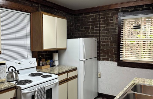 Dixon Park Apartment | Charming 2-bedroom Garden Apartment in Savannah near Forsyth Park