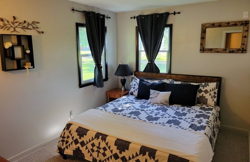 West Okoboji Other | Charming 2-bedroom guest country farmhouse with WiFi, AC in rural Milford.