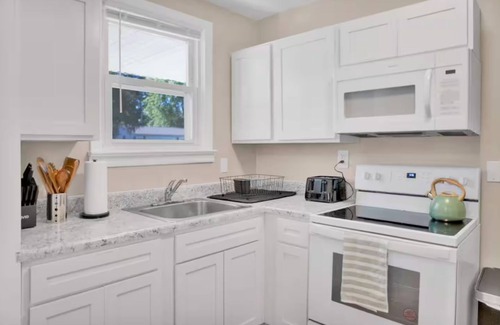 Belleville House | Charming 2-bedroom house in amazing Belleville with AC, WiFi