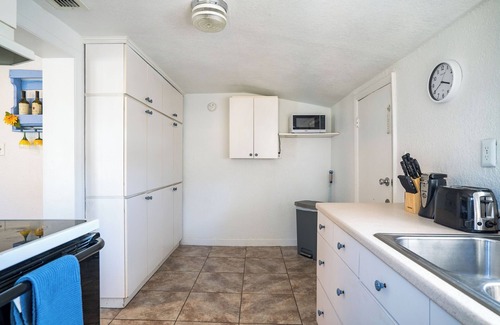 Walker's Island House | Charming 2-bedroom house with huge yard and firepit in Eagle Lake