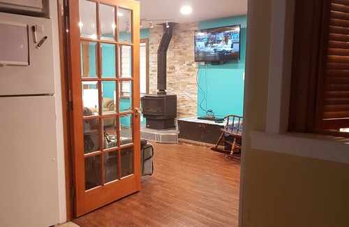 Callander House | Charming 2-bedroom house with WiFi, AC in beautiful Callander