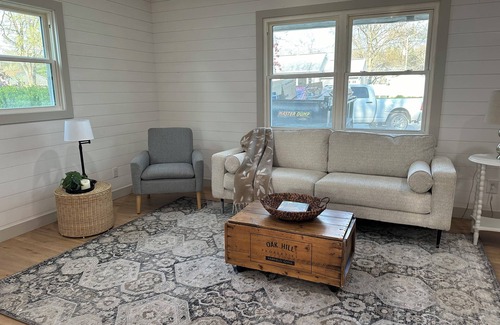 Fairfield House | Charming 2-bedroom house with WiFi, AC in Fairfield