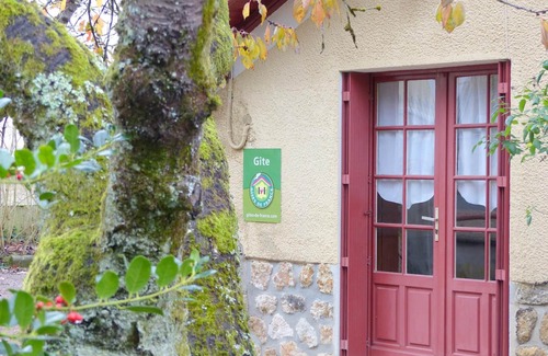 Herisson Cottage | Charming 2-Bedroom House near Medieval Village with Garden, Close to Tronçais Forest