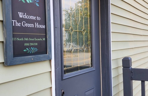 Escanaba House | Charming 2-bedroom house with WiFi, AC in cool Escanabann