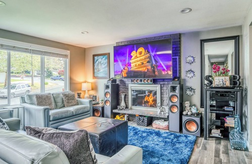 Inglewood-Finn Hill House | Charming 2-bedroom house with WiFi, AC in delightful Kirkland. Hot Tub