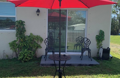 Port Malabar House | Charming 2-bedroom house with WiFi and AC in Palm Bay