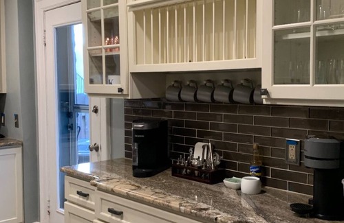 University City House | Charming 2-bedroom house within walking distance to Washu and Downtown Clayton