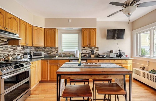 Stamford House | Charming 2-bedroom house in fabulous Stamford with AC, WiFi