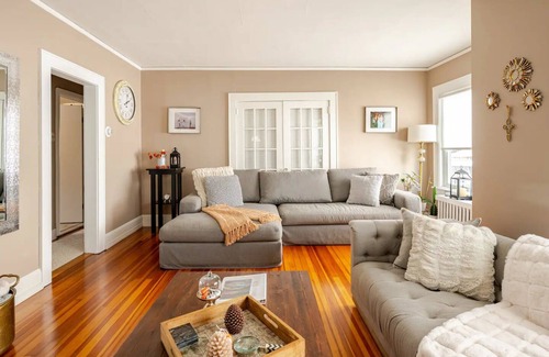 Stamford House | Charming 2-bedroom house in fabulous Stamford with AC, WiFi