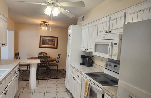 Sun City House | Charming 2-bedroom House with WiFi and AZ Room in Fabulous Sun City