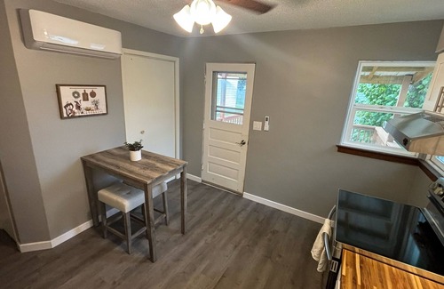 Creston House | Charming 2-bedroom house in serene Creston with AC