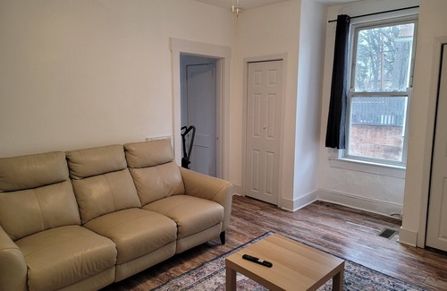 Teaneck House | Charming 2-bedroom house in delightful Teaneck with AC, WiFi