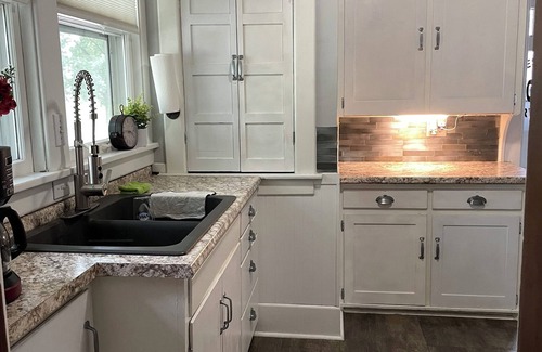 Algona House | Charming 2-bedroom house in delightful Algona with WiFi, AC,