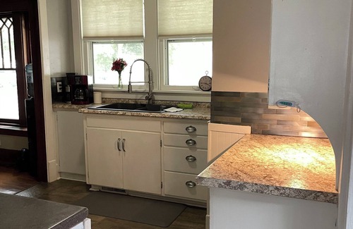 Algona House | Charming 2-bedroom house in delightful Algona with WiFi, AC,