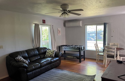 Southeast Eugene House | Charming 2-bedroom house with WiFi, AC in awesome Eugene