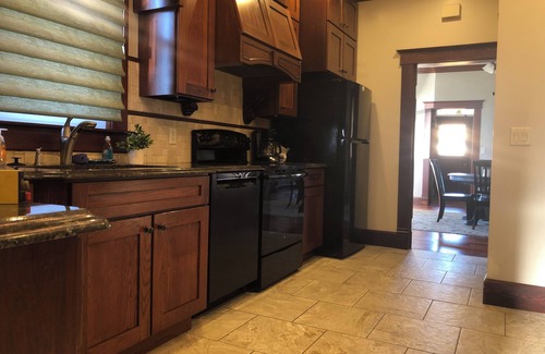 Morton House | Charming 2-bedroom house with AC, WiFi in brilliant Morton