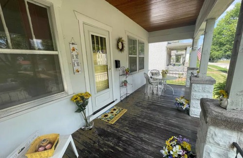 Quincy House | Charming 2-bedroom house with WiFi, AC in Quincy. Close to all amenities