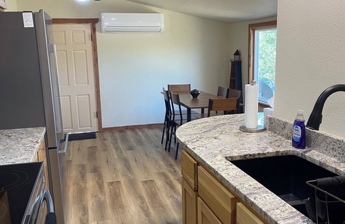 Warsaw House | Charming 2-bedroom house with WiFi and AC in Warsaw close to launch ramps