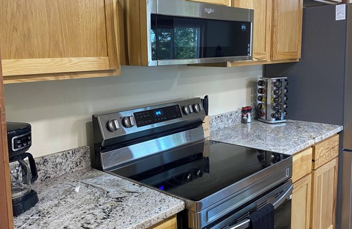 Warsaw House | Charming 2-bedroom house with WiFi and AC in Warsaw close to launch ramps