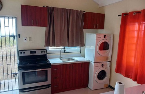 St.Bran's Burg House | Charming 2-bedroom house with AC, WiFi in marvelous Montego Bay