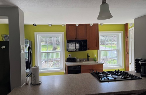 Willoughby Hills Apartment | Charming 2-bedroom Kirtland apartment - Walk to Kirtland Temple