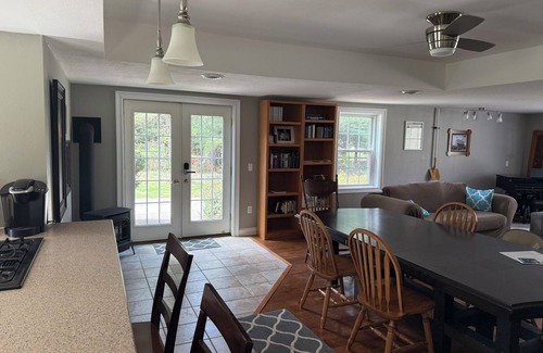 Willoughby Hills Apartment | Charming 2-bedroom Kirtland apartment - Walk to Kirtland Temple