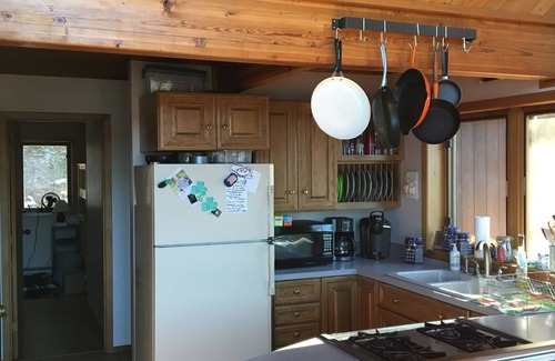 Eden House | Charming 2-bedroom lake house on fabulous Lake Eden with WiFi