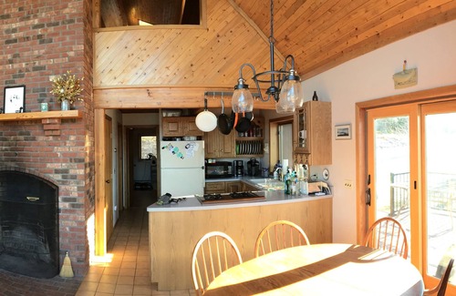 Eden House | Charming 2-bedroom lake house on fabulous Lake Eden with WiFi