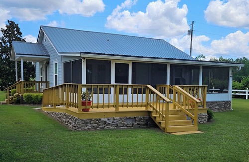 Chapman House | Charming 2-bedroom lake house in peaceful Dozier with WiFi, AC