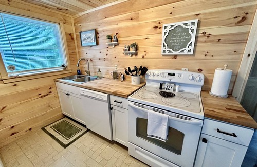 Hermon Cabin | Charming 2 Bedroom Private Cabin Near Bangor