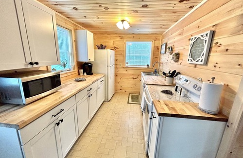 Hermon Cabin | Charming 2 Bedroom Private Cabin Near Bangor