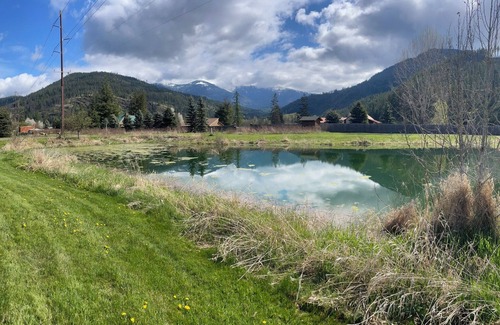 Clark Fork House | Charming 2-bedroom retreat Chalet Soleil au Lake Pend Oreille!